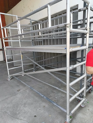 Închiriere schele mobile de aluminiu