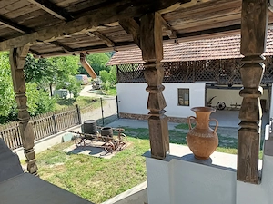Casă boierească autentică restaurată Bujoreni Muzeul Satului 2000m teren intravilan 25ml deschidere  - imagine 7