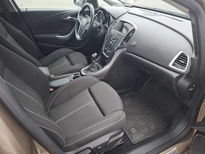 Opel Astra J Sports Tourer 1.7 CDTI 2015 - imagine 10