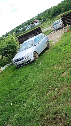 dezmembrez opel astra h  - imagine 2