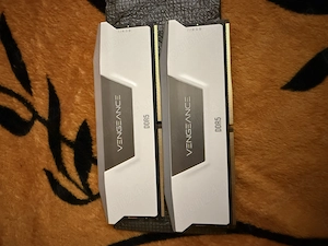 Ram Calculator 32GB Corsair VENGEANCE RGB DDR5 5200MHz (2 x 16GB) KIT - WHITE