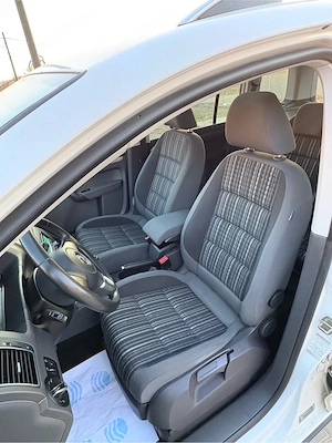 volkswagen Touran facelift 2.0 Tdi 140 cp 2012 Euro 5 - imagine 9