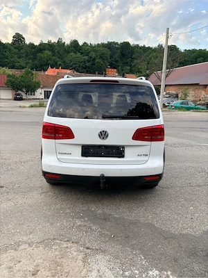 volkswagen Touran facelift 2.0 Tdi 140 cp 2012 Euro 5 - imagine 8