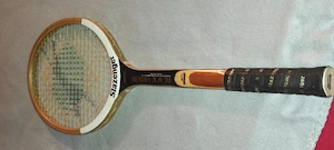 racheta tenis camp vintage din lemn Impecabila. lungime 69 cm SLAZENGER BLACK ARROW pret fix 250 ron
