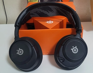 Casti wireless SteelSeries Arctis Nova 3, sunet surround 360, iluminate