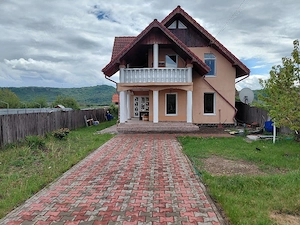 Vând vilă P+M în Oituz, jud. Bacău   225 mp, teren 1.062 mp   135.000   negociabil  Vând vilă P+M si - imagine 9