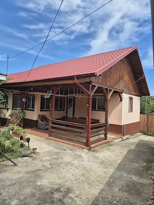 Vând casă complet mobilată și utilată în comuna Sângeru,  județul Prahova. 