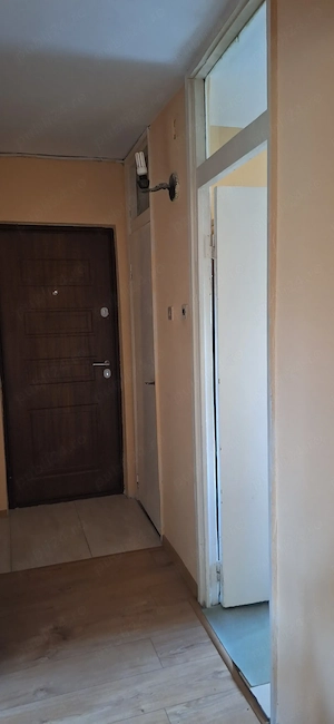 Vând apartament cu doua camere decomandat cu centrala proprie in Turnu Severin,  zona Crihala  - imagine 3
