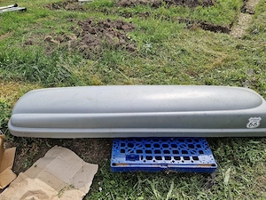 ce se vede in poze multe genți de aluminiu si remorci transport caii - imagine 4