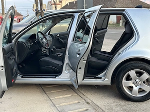 Golf 4 1.4 benzina an 2003 unic proprietar acte la zi fiscal pe loc    - imagine 8