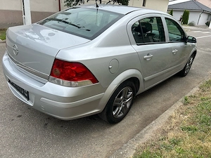 Opel Astra 1.6 Benzina 116 Cp an 2009 - imagine 4
