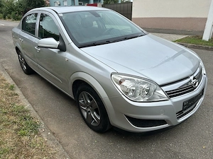 Opel Astra 1.6 Benzina 116 Cp an 2009 - imagine 3