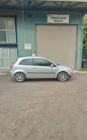 Ford fiesta, benz 1,3 euro4 cu AC funcțional  - imagine 6