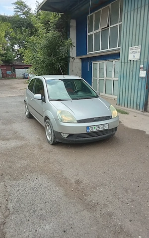 Ford fiesta, benz 1,3 euro4 cu AC funcțional  - imagine 2