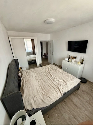 PROPRIETAR vând apartament cu 3 camere + parcare   Florești  - imagine 3