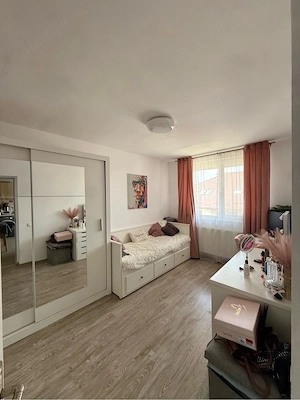 PROPRIETAR vând apartament cu 3 camere + parcare   Florești  - imagine 8