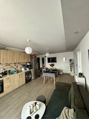 PROPRIETAR vând apartament cu 3 camere + parcare   Florești  - imagine 2