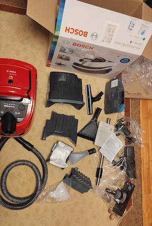Aspirator cu spalare BOSCH , 5l, 2100W, negru-rosu