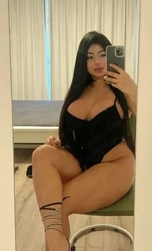 bruneta  senzuala 
