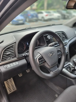 Hyundai Elantra 2017 - imagine 10
