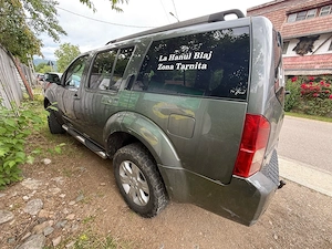 Nissan Pathfinder 2.5 dCi 4x4   7 locuri   2005 - imagine 2