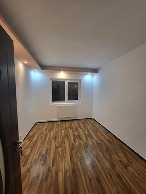 Închiriere apartament 3 camere   stradal