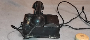 vand  telefon cu manivela  vintage romanesc electromagnetica din 1974 ( lipsa manivela ) pret 100 ro