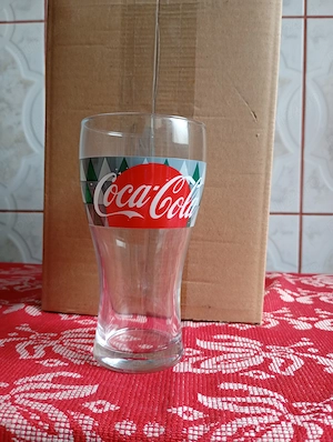 Vând set de 6 pahare Coca Cola de 300 ml