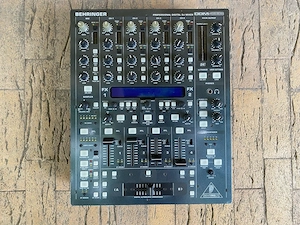 Behringer DDM4000 mixer Dj