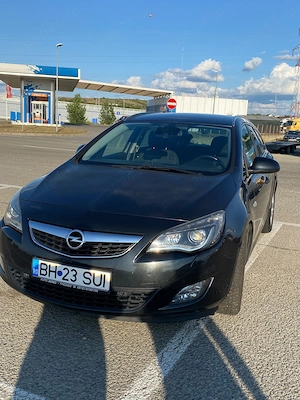 Opel Astra J Sports Tourer - imagine 2