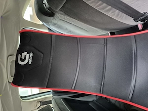 Vând scaun gaming cu boxe genator pt copii