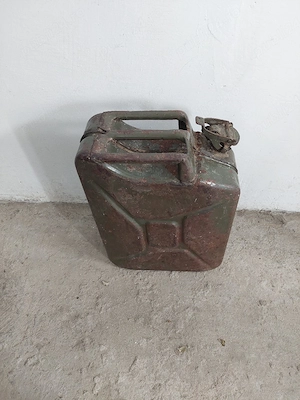 vând canistre tabla 