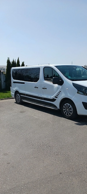 Vând Opel Vivaro 8+1locuri  - imagine 4