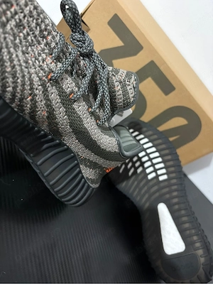 Yeezy 350 V2