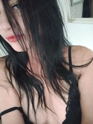 Bună! Disponibilă pentru domnii cu bun simț și curați