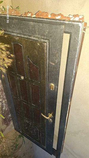 Ușă metalică 