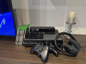 Vând Xbox One 1TB + 1 manetă + Kinect + casti + jocuri 
