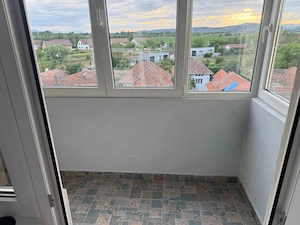 Apartament 2 camere, semidecomandat, amplasare foarte buna  (la șosea) - imagine 5