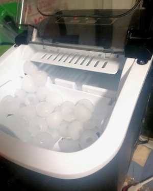 Aparat cuburi de gheata despacut pentru proba, 