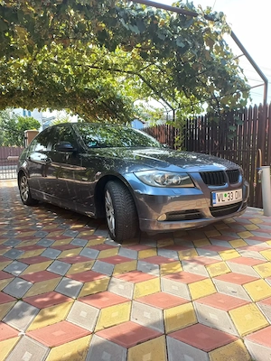 Vând BMW E90 320i automată  - imagine 4