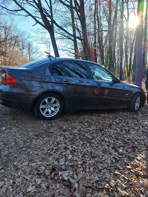 Vând BMW E90 320i automată  - imagine 9