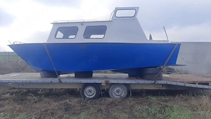 Barca cabinata 6,5 m,metalica