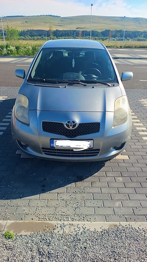 Vând Toyota yaris 
