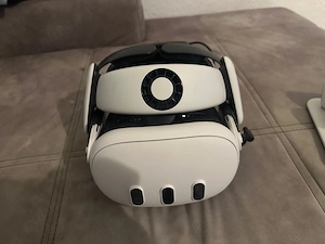 Meta Quest 3 128 GB + BOBOVR S3 Pro Head Strap + 2 baterii + accesorii + husă   stare foarte bună