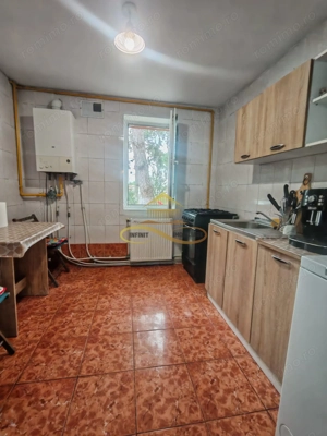 APARTAMENT DE VANZARE CU 2 CAMERE DECOMANDATE - imagine 3