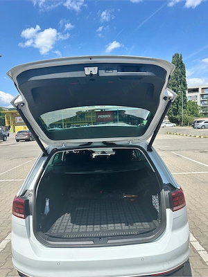 Volkswagen Passat 2022 2.0 TDI DSG 150 CP   Full Opțiuni, Istoric Service, 162.000 km - imagine 9
