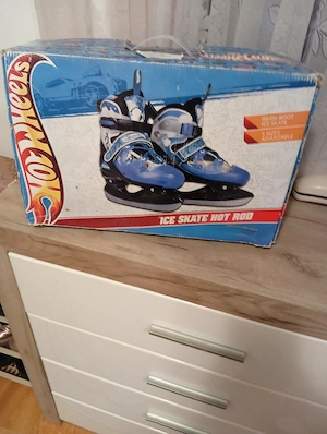 vand patine pentru gheata patinele sunt noi pret 100 de lei