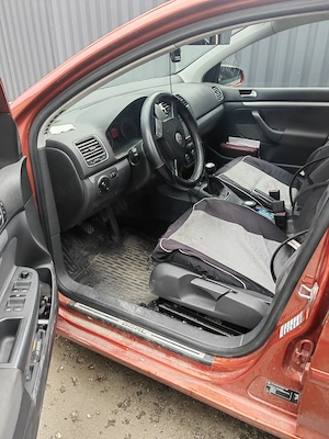 Vand Golf 5 1.6 benzina Editia Goal - imagine 3