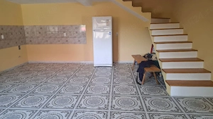 casă cu etaj și grădină 