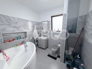 Apartament decomandat 4 camere 110 mp utili parcare privata Sura Mare - imagine 7
